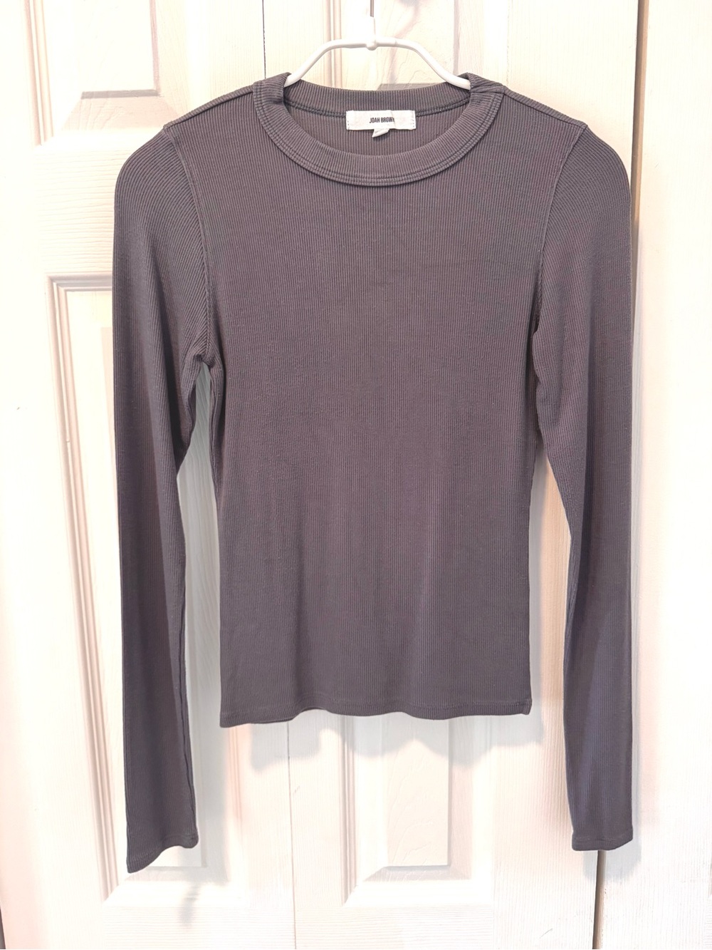 Joah Brown Crewneck Long Sleeve in Smoke Rib (Size XS/S).